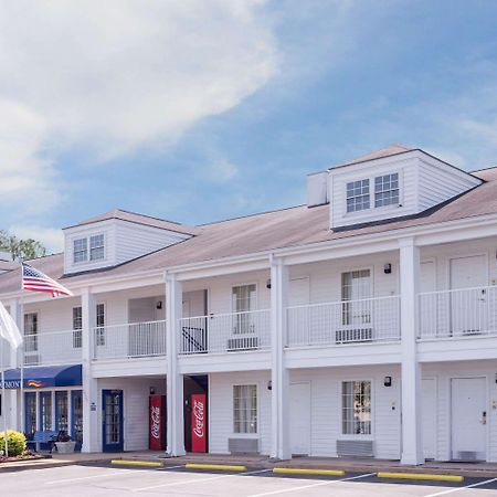 Baymont By Wyndham Albany At Albany Mall Exterior photo