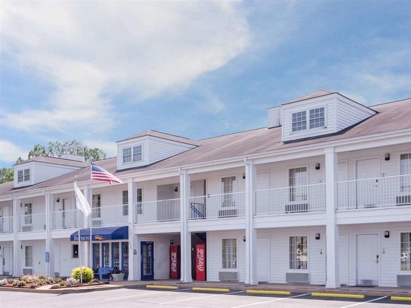 Baymont By Wyndham Albany At Albany Mall Exterior photo